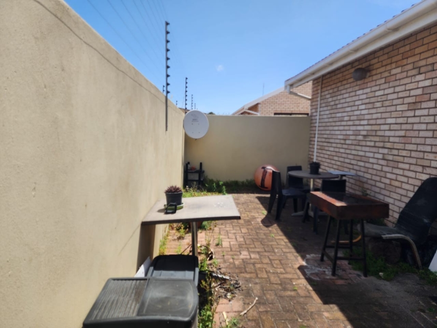 2 Bedroom Property for Sale in Summerstrand Eastern Cape